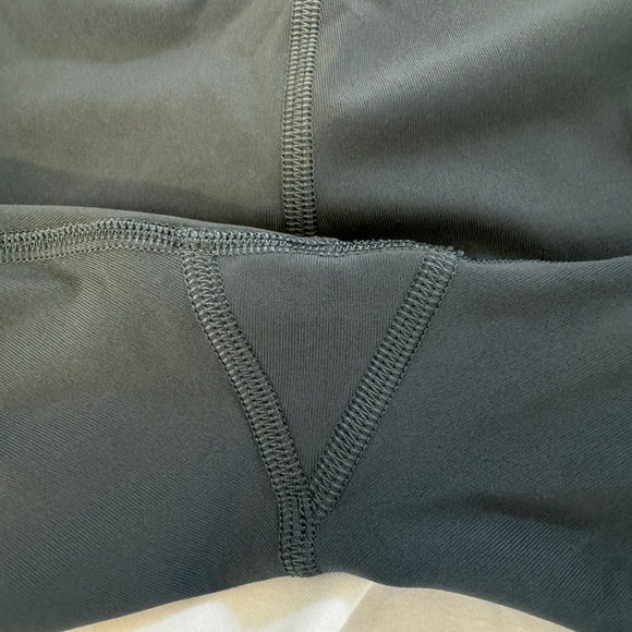 Lululemon Wunder Under Leggings with Lace Design Size 8 Excellent Condition - Picture 6 of 8